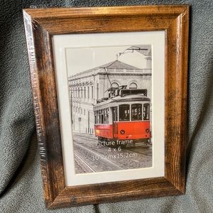 Wooden 4 x 6 picture frame